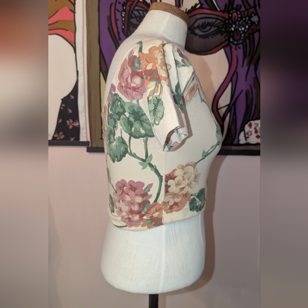 Floral Cream Crop Top - Picture 2 of 5